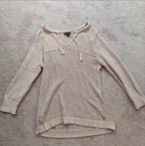 Quarter sleeve knit top